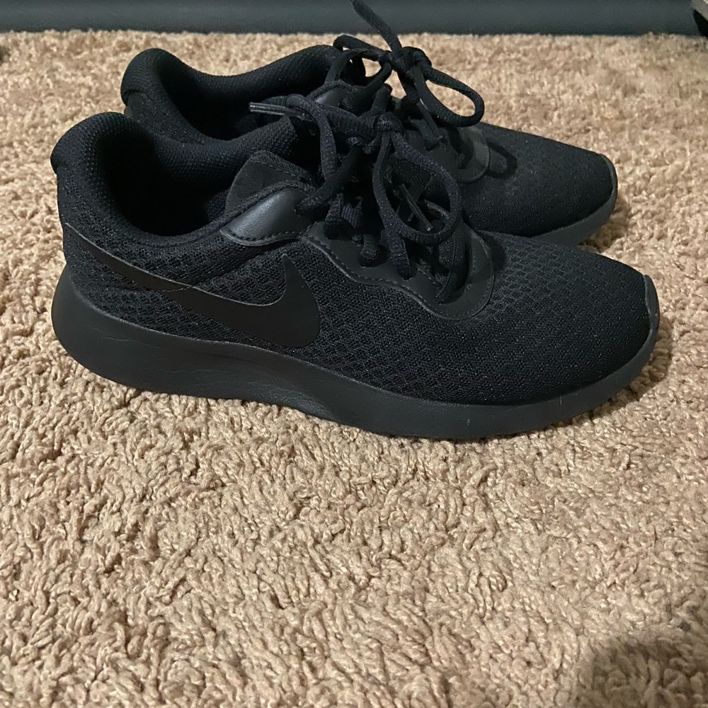Nike Womens Black Sneakers